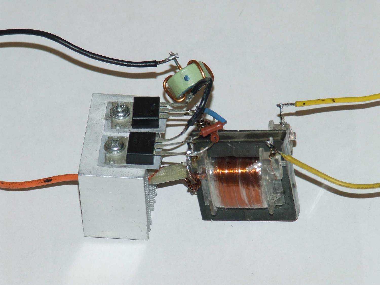 Самодельный электрошокер. Преобразователь для электрошокера 3 и 6 вольт. Преобразователь трансформатор умножитель. Электрошокер 220 вольт. Импульсный трансформатор для инвертора 12-220 вольт.