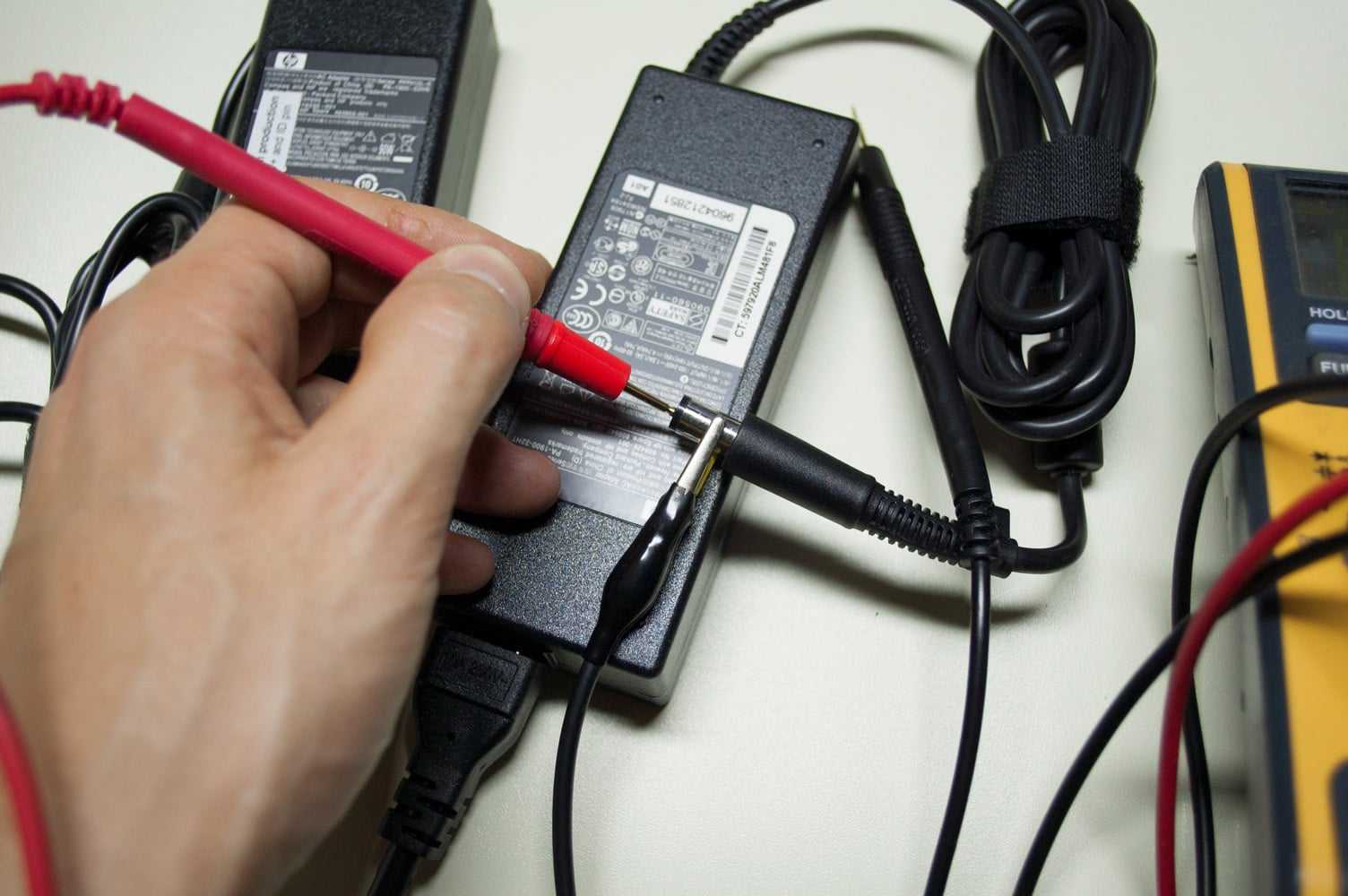 Как сделать зарядное устройство для аккумулятора своими руками: схемы простых и мощных устройств