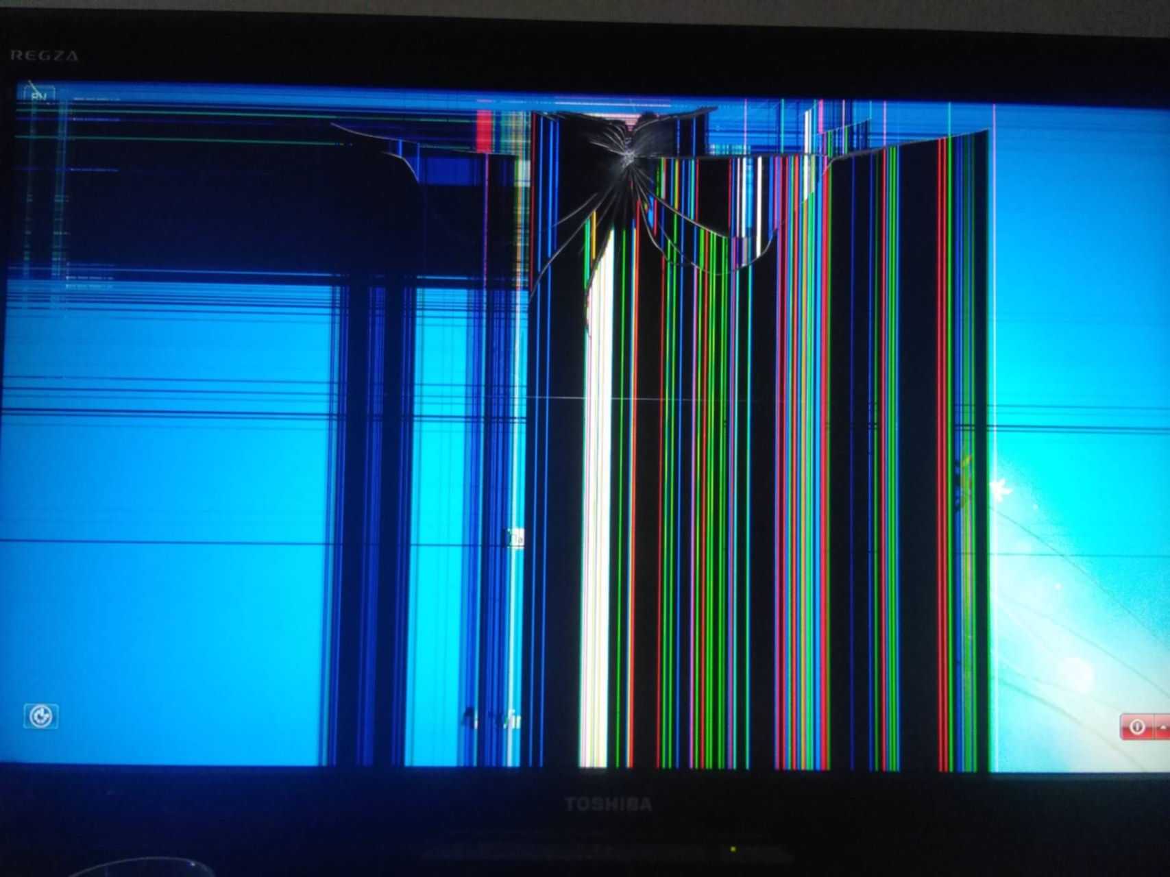 Трещина на телевизоре. Матрица на телевизор самсунг. Матрица на телевизор самсунг 32 дюйма. Разбитый экран телевизора. Разбитая матрица.